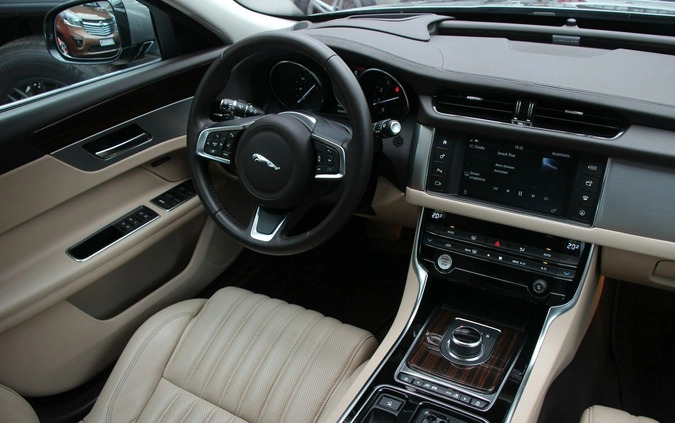 Jaguar XF cena 125990 przebieg: 23000, rok produkcji 2018 z Łasin małe 781
